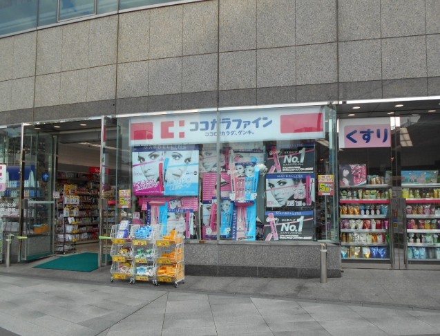 ドラックストア　ココカラファイン市ケ谷駅前店（ドラッグストア）まで452m