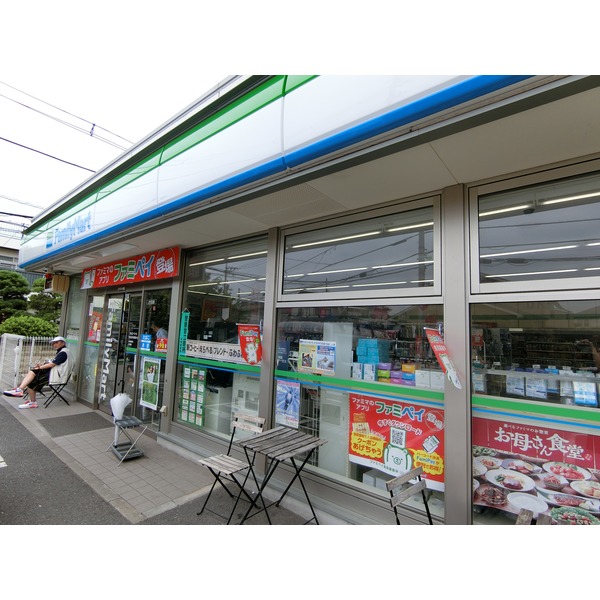 コンビニ　ファミリーマート　世田谷松葉通り店（コンビニ）まで54m