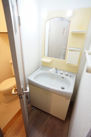洗面設備　同じ間取りの別のお部屋の写真です