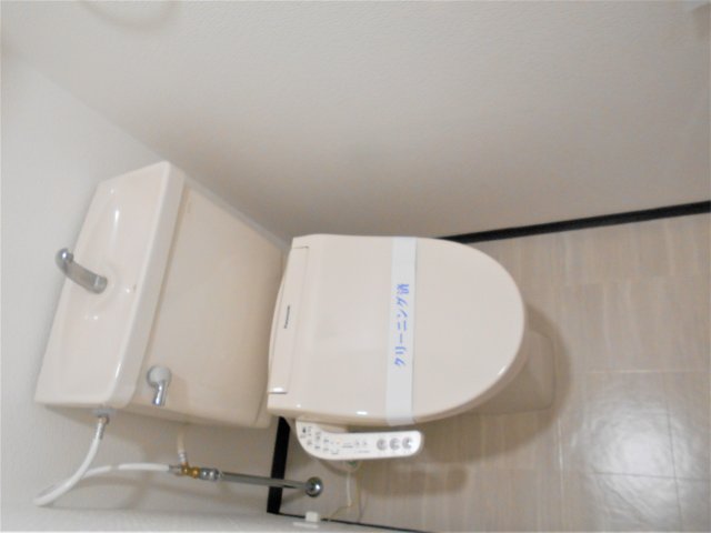 トイレ　同じ間取りの別のお部屋の写真です