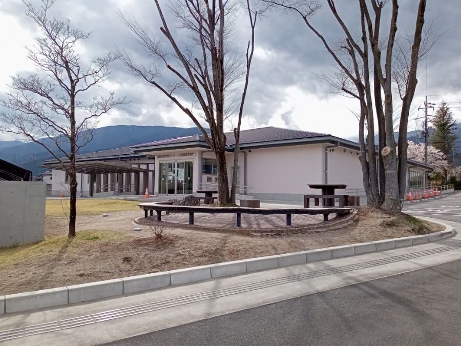 図書館　南アルプス市立白根桃源図書館（図書館）まで2038m