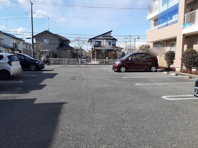 駐車場　駐車場に車を止められます