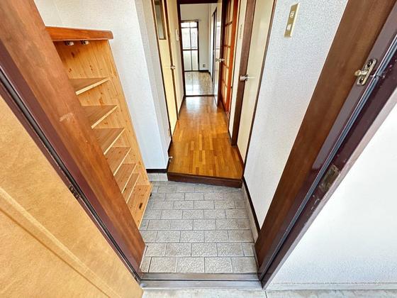 玄関　※別部屋の写真です