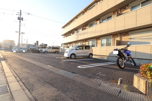 駐車場　駐車場