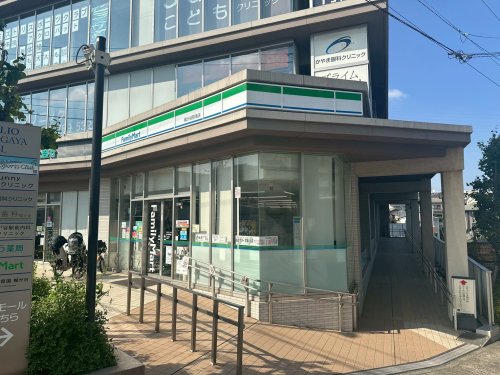 コンビニ　ファミリーマート 梶が谷駅南店（コンビニ）まで154m