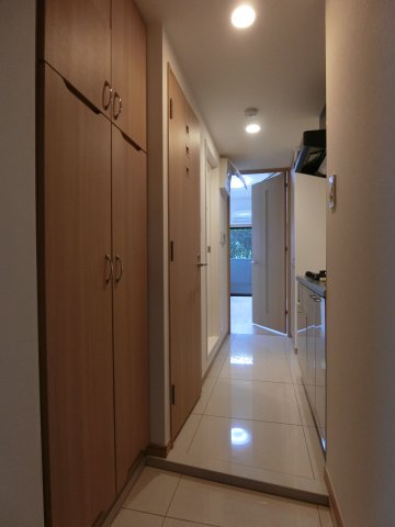 玄関　他のお部屋の参考写真となります。