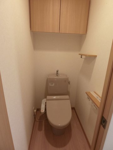 トイレ　他のお部屋の参考写真となります。