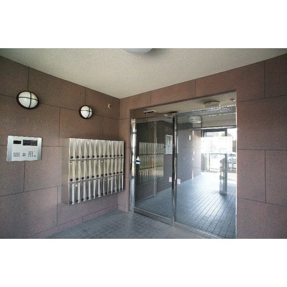 その他　共用エントランスにはオートロックあり