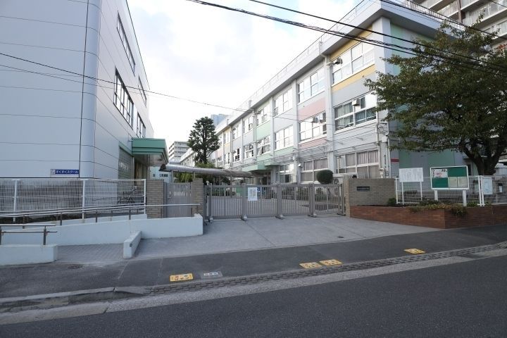 小学校　江戸川区立篠崎小学校（小学校）まで400m