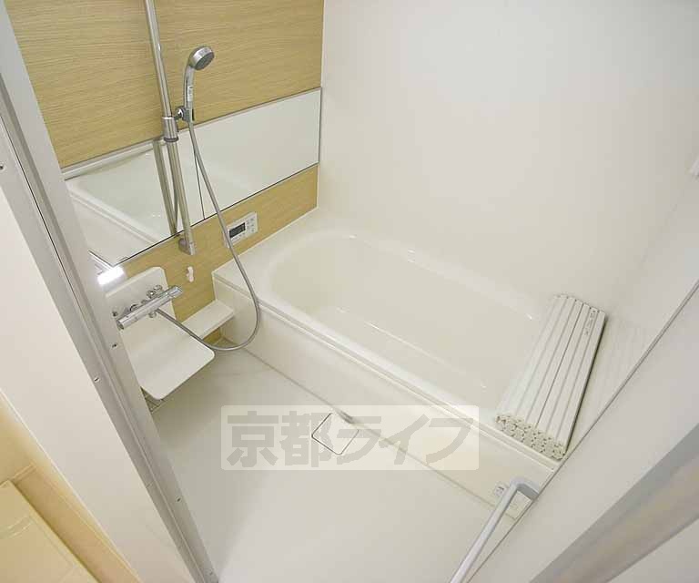 バス・シャワールーム　ゆったりしたバスルーム