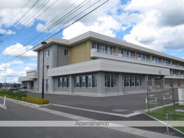 小学校　湯沢西小学校（小学校）まで400m