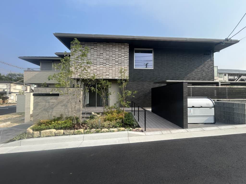 建物外観　積水ハウス株式会社施工の「シャーメゾン」です。