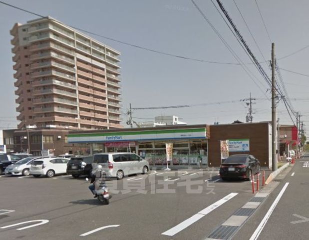 コンビニ　ファミリーマート　湖南岩根（コンビニ）まで331m
