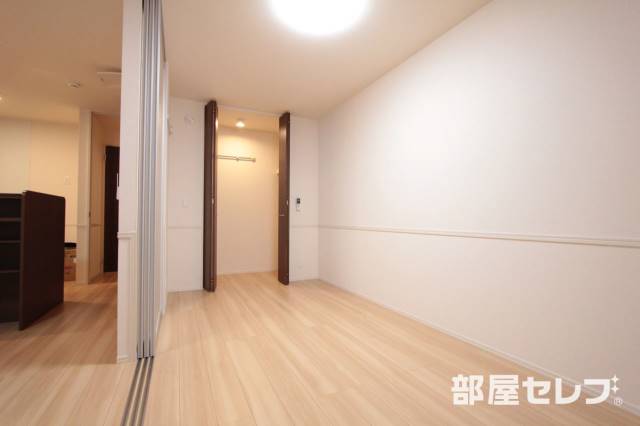 その他部屋・スペース　６．２帖の洋間です
