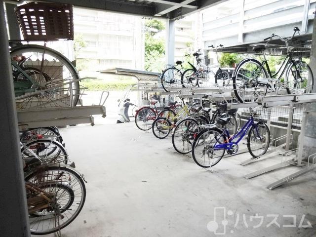 エントランス　立体式になっているので多めに置けます
