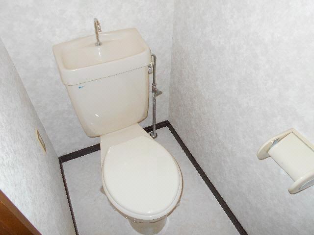 トイレ　他号室の写真になります。