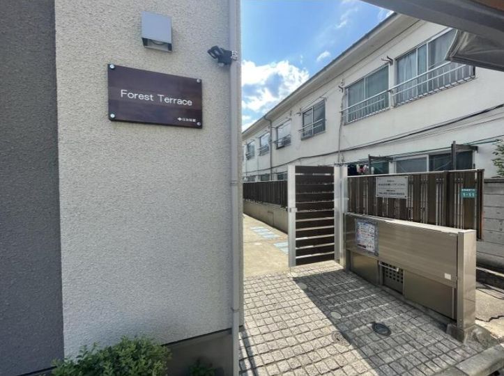 エントランス　弊社は都内全域の物件をご紹介可能です！