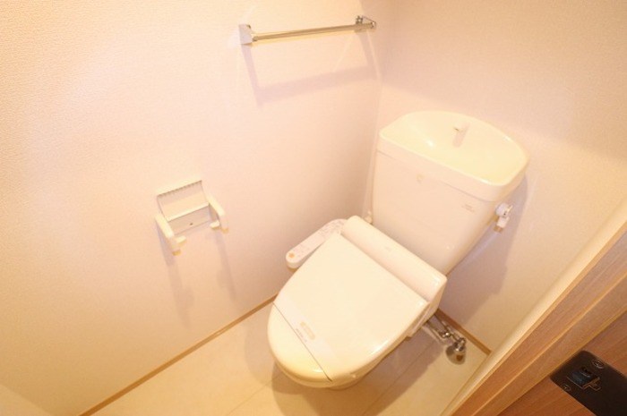 その他　トイレは快適な温水洗浄便座付き