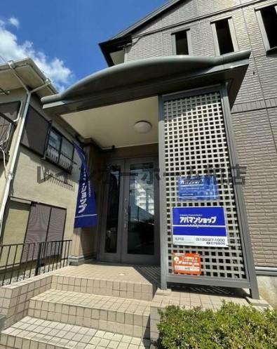 エントランス　落ち着いたエントランスです