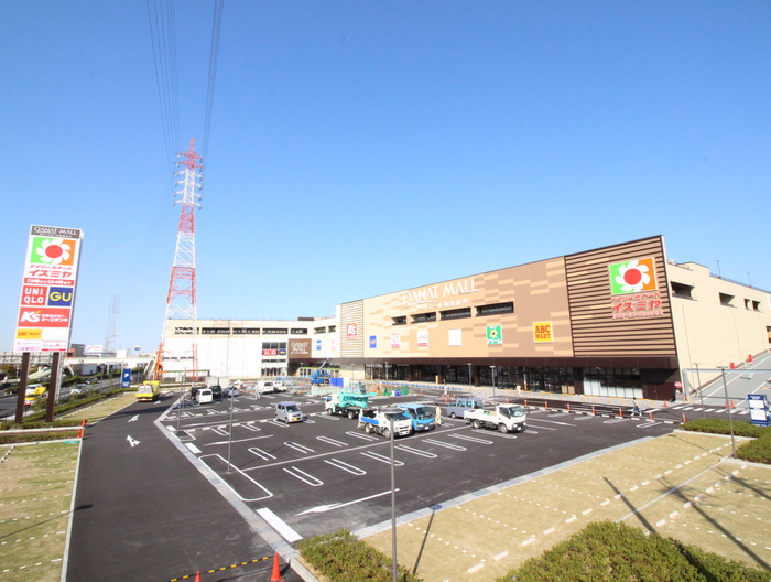 ショッピングセンター　イズミヤ（ショッピングセンター）まで200m