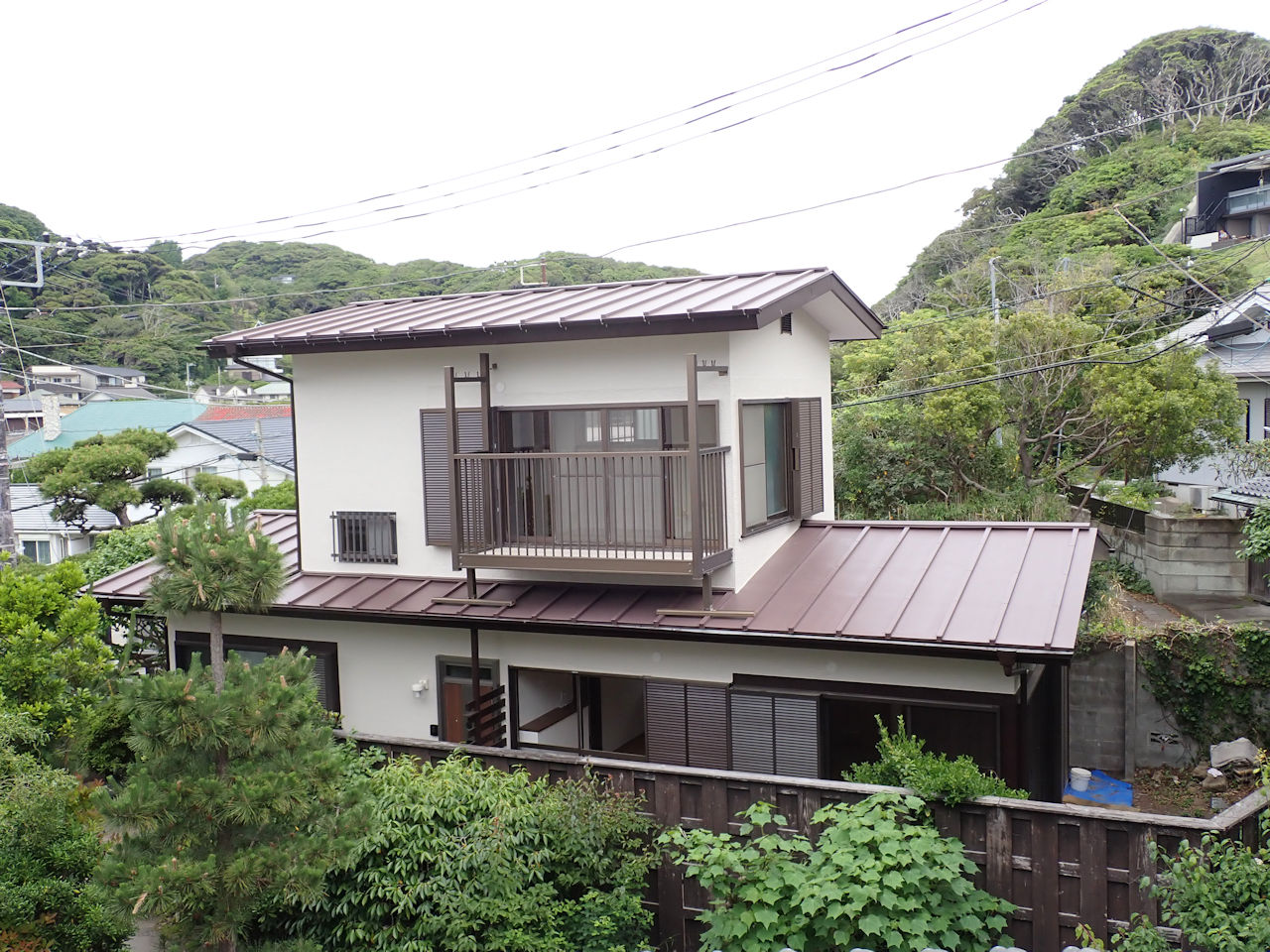 建物外観　海まで徒歩１分の緑の多い住宅街に立地