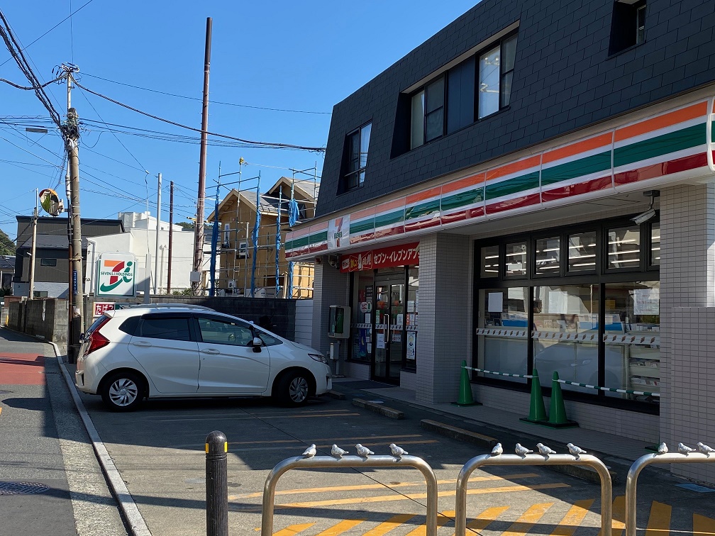コンビニ　セブンイレブン鎌倉稲村ガ崎店（コンビニ）まで390m