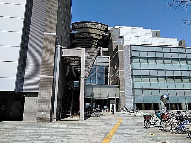 図書館　足立区立中央図書館（図書館）まで730m