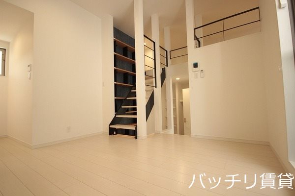 居室・リビング　同シリーズの別号室の画像。現況を優先します。