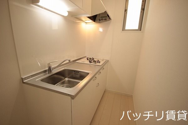 キッチン　同シリーズの別号室の画像。現況を優先します。