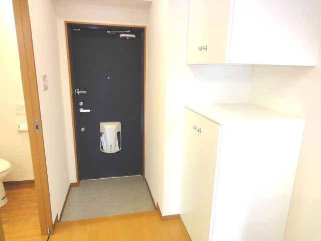 玄関　玄関　下駄箱あります
