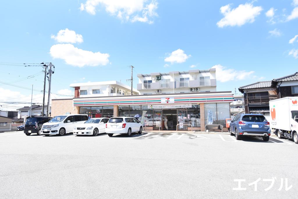 コンビニ　セブンイレブン久留米矢取西店（コンビニ）まで879m