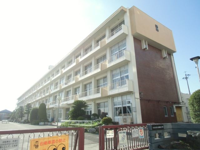 小学校　師勝西小学校（小学校）まで633m