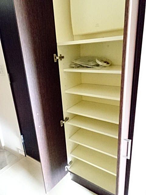 玄関　【設備充実、安心のセキュリティ♪】横浜駅も至近で住環境良好！