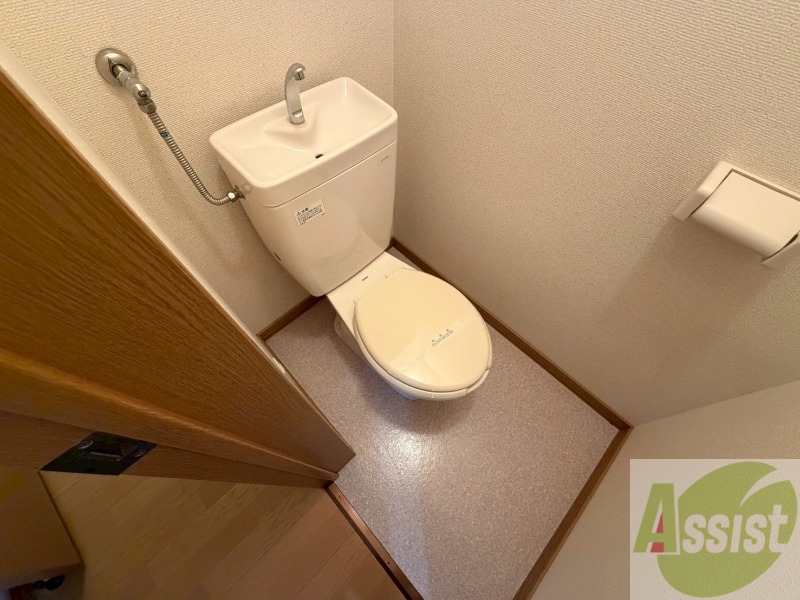 トイレ　こちらはトイレです。清潔感があり、安心して使用できます。