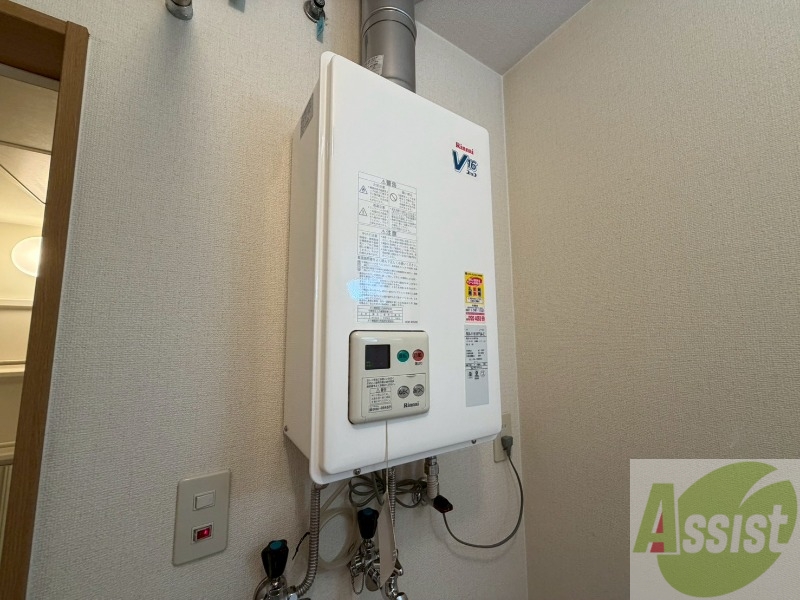 その他設備　こちらの給湯器でお湯をあたためてくれますよ