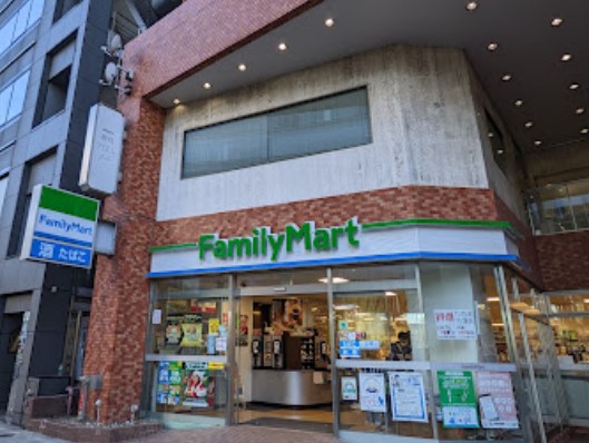 コンビニ　ファミリーマート 北青山一丁目店（コンビニ）まで473m