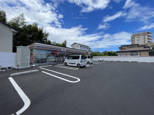 コンビニ　セブンイレブン熊本健軍4丁目（コンビニ）まで450m