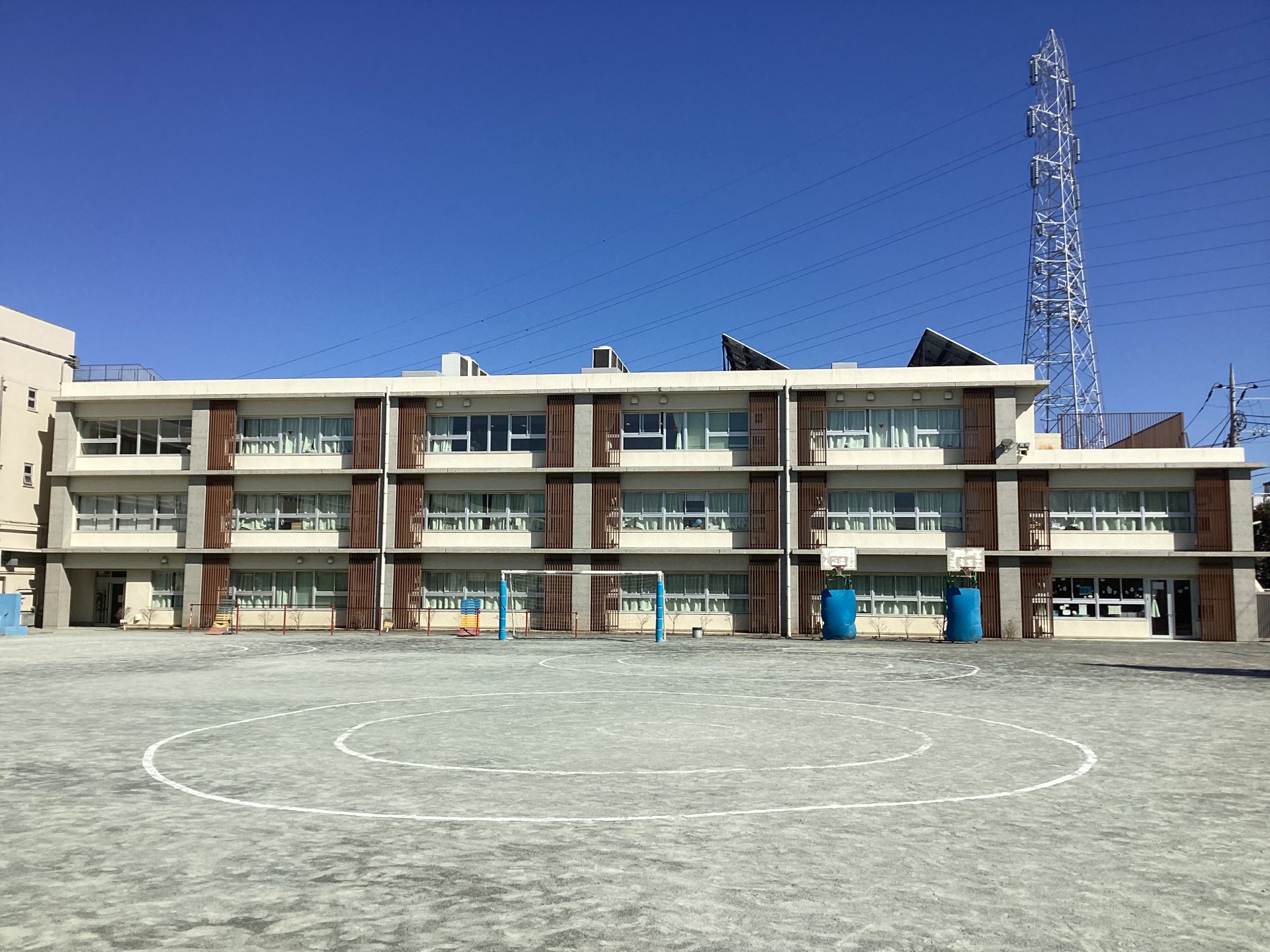 小学校　世田谷区立喜多見小学校（小学校）まで720m