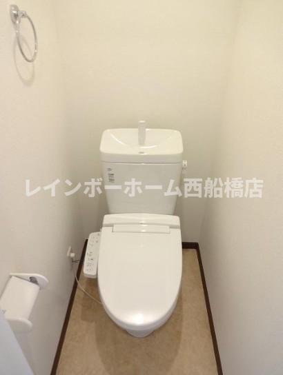 トイレ　同間取り反転タイプの別部屋です