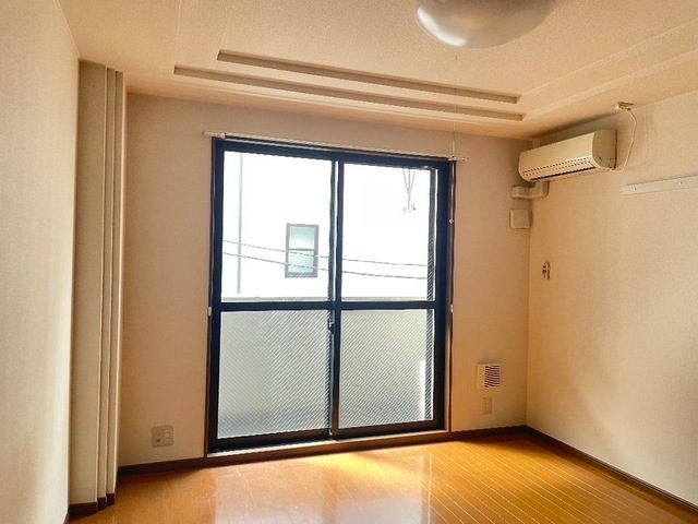 居室・リビング　清潔感のあるフローリングのお部屋です