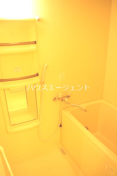 バス・シャワールーム　バストイレ別です。