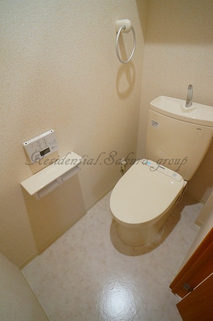 トイレ　嬉しい温水洗浄便座♪