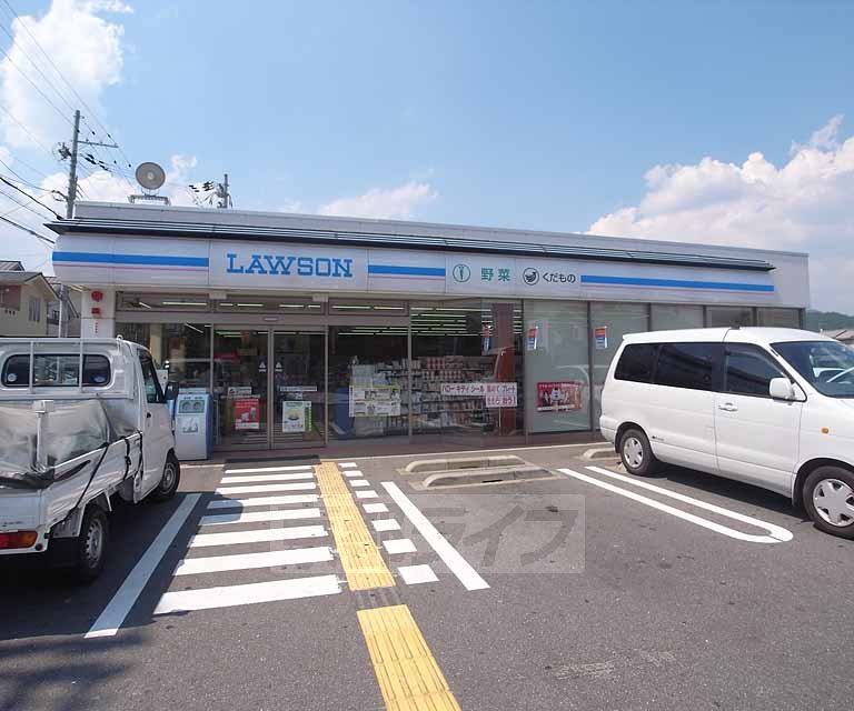 コンビニ　ローソン嵯峨釈迦堂門前店（コンビニ）まで814m
