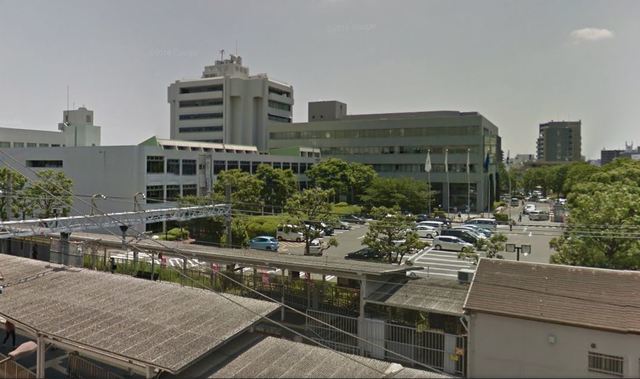 コンビニ　ローソン吹田市役所店（コンビニ）まで402m