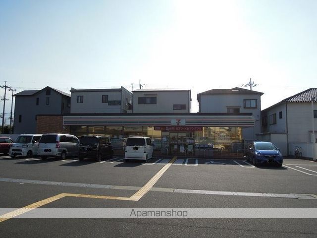コンビニ　セブンイレブン（コンビニ）まで526m