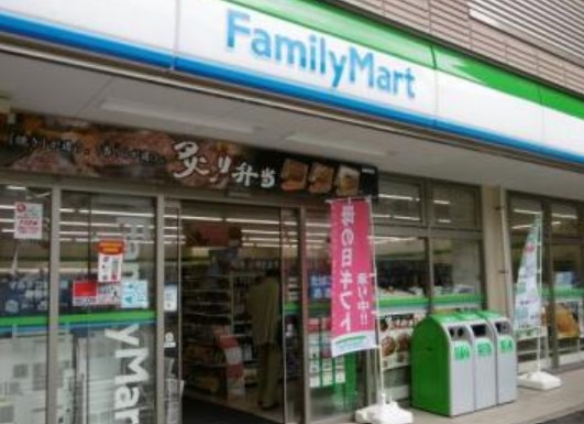 コンビニ　ファミリーマート 新宿税務署通り店（コンビニ）まで413m