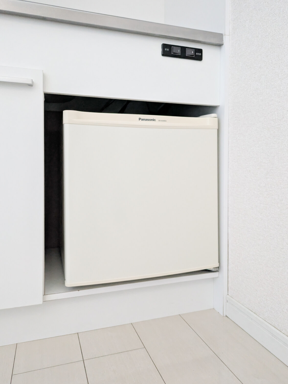 キッチン　備付小型冷蔵庫、101号室の写真引用