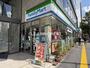 コンビニ　ファミリーマート 四谷四丁目店（コンビニ）まで371m