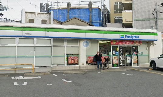 コンビニ　ファミリーマート 三津屋中店（コンビニ）まで1838m
