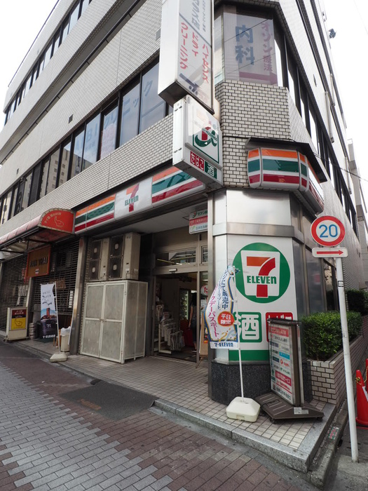 コンビニ　セブンイレブン（コンビニ）まで77m